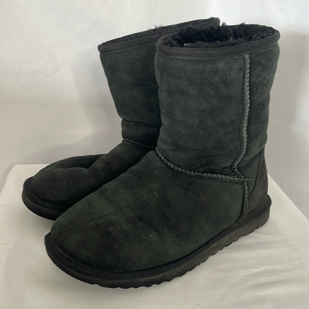 Ugg black boots size 5‎ some fading genuine sheepskin